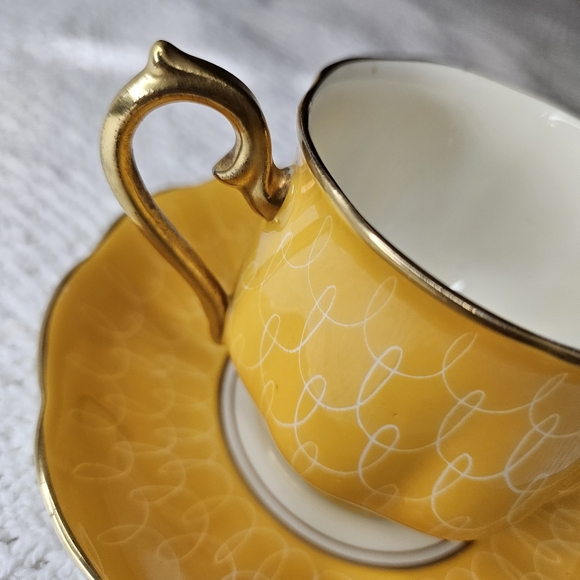 Royal Albert Crown Bone England China Teacup Saucer YELLOW GOLD w/White Swirls - Picture 6 of 16